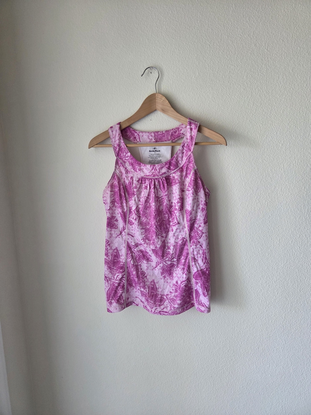 NordicTrack Built-In Bra Racerback Tank Top Activewear Sz M Pink/White Floral